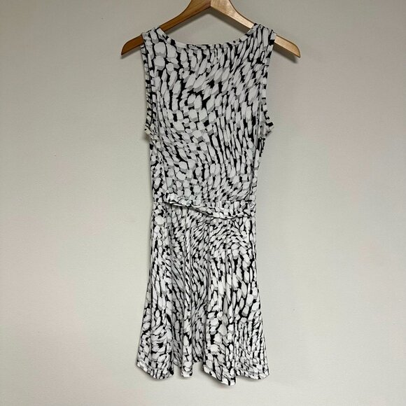 Athleta Sweet Saturday Dress - Picture 5 of 8